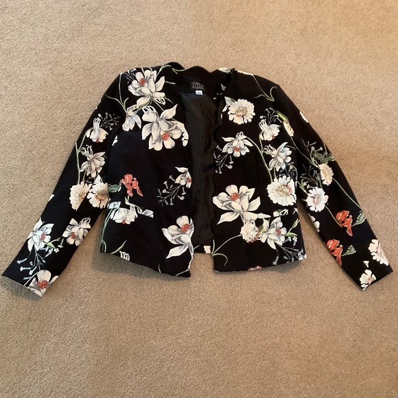 size petite XL, new condition, bust up to 42” inches, pretty flowers 🌸 blazer - Picture 3 of 11